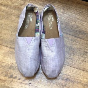 Like New Lilac Toms size 8.5